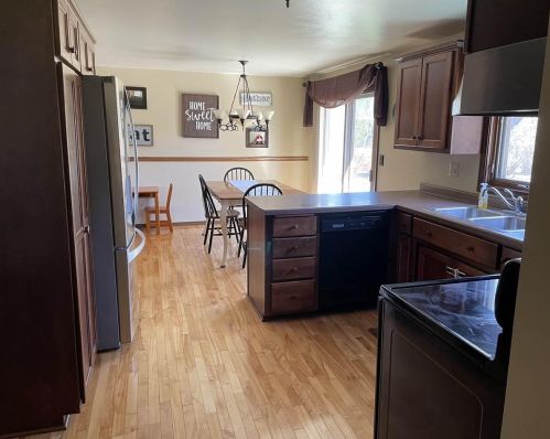 431 Robert Ln, Green Bay, WI 54311-7540