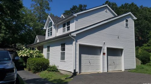 111 Crystal Brook Hollow Rd, Mount Sinai NY  11766-1429 exterior