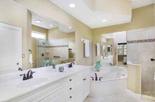 8599 Ibis Cove Cir, Naples FL  34119-7746 exterior