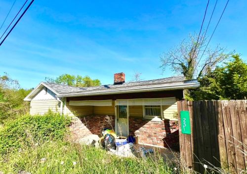 25 Center St, Fayette City, PA 15438-1025