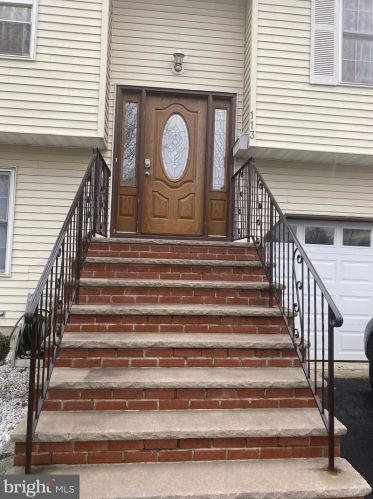 113 Borman Ave, Avenel NJ  07001-2106 exterior