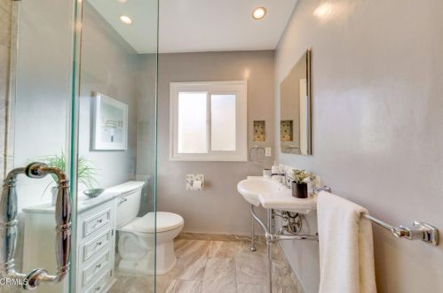 4837 Crown Ave, La Canada CA  91011-3619 exterior