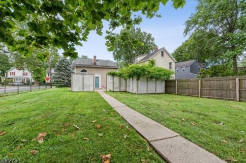 34 Baltusrol Way, Springfield NJ  07081-1515 exterior