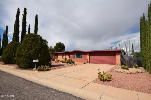 2117 Santa Teresa Dr, Sierra Vista, AZ 85635-3359