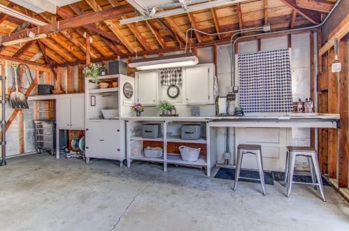 8250 Jackson Ave, Hammond IN  46321-1633 exterior