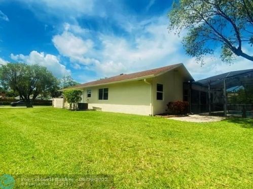 12151 Old Country Rd, West Palm Beach FL  33414-4816 exterior