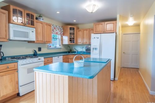 99 Thomas Ave, Bethpage NY  11714-1811 exterior