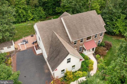185 Clover Ln, Perkiomenville PA  18074-9485 exterior