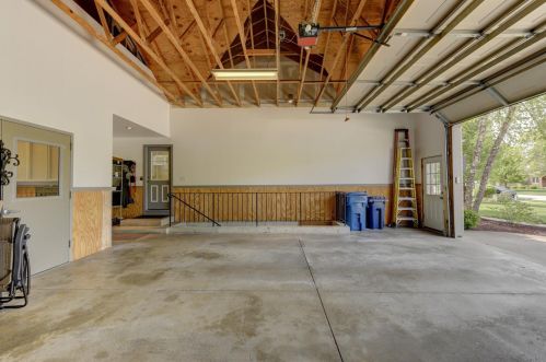 8601 Fair Oaks Ln, Dyer IN  46373-9395 exterior