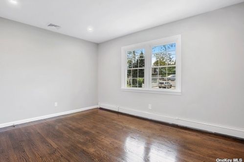 759 Van Buren Ave, West Islip NY  11795-1337 exterior