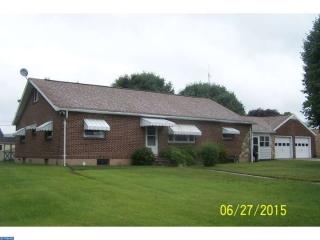 90 Frankford Ave, Hometown, PA 18252-4117