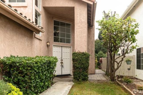 1553 Green Oak Rd, Vista, CA 92081-8745