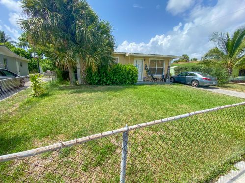 1334 8th St, West Palm Beach, FL 33401-3030