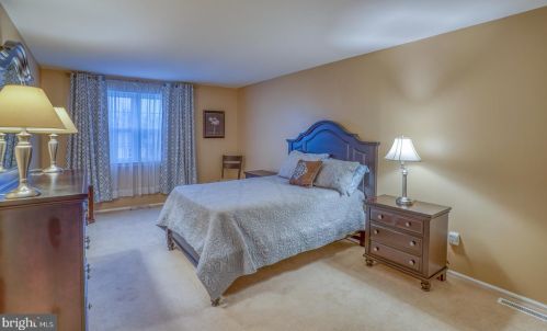 42 Saratoga Dr, New Castle DE  19720-4232 exterior