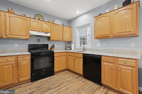 8806 Howland Pl, Bristow VA  20136-5708 exterior