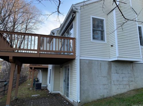 63 Spruce Ridge Dr, Fishkill, NY 12524-1544