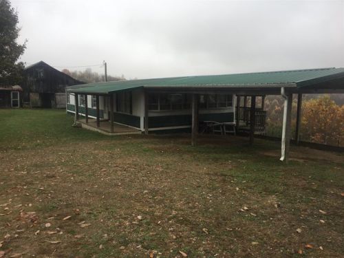 914 Green Grove Rd, Westmoreland, TN 37186-3222
