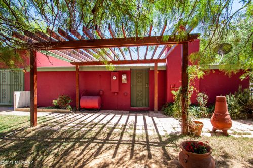 9325 Vicki Dr, Tucson, AZ 85736-2618