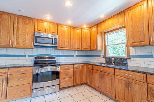 50 Kitemaug Rd, Uncasville, CT 06382-1910