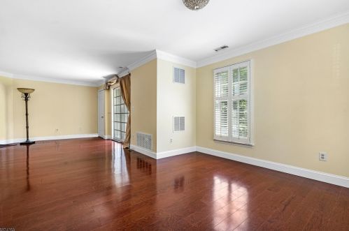 279 Kingbird Ct, Three Bridges NJ  08887-2129 exterior
