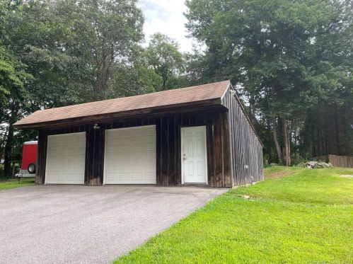 4 Riverview Rd, Uncasville CT  06382-1914 exterior