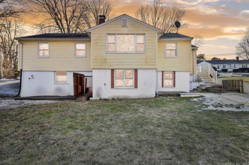 55 Moorland Rd, Bridgeport, CT 06611-3842