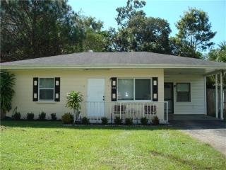 3326 Williamsburg St, Sarasota, FL 34231-8230
