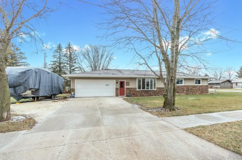 515 Van Altena Ave, Cedar Grove, WI 53013-1386