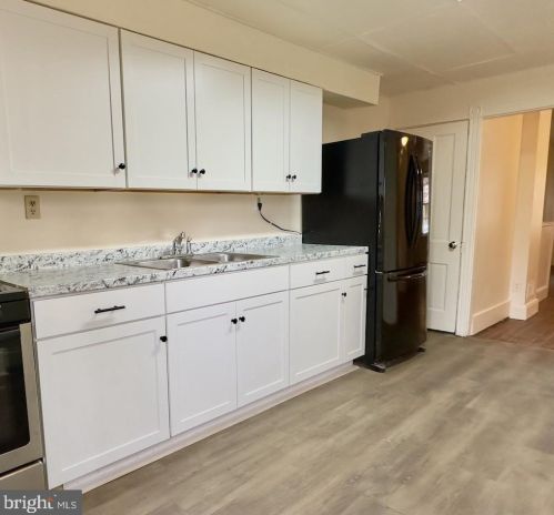 565 Pershing Ave, Lancaster PA  17602-4369 exterior