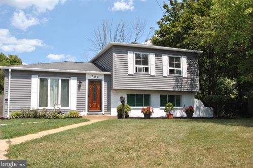 704 Alabama Dr, Herndon, VA 20170-5404
