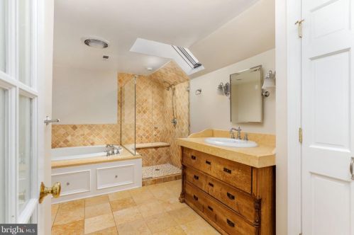 14260 Rehobeth Church Rd, Lovettsville VA  20180-3218 exterior