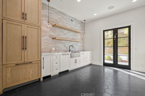 25682 Oak Meadow Dr, Santa Clarita CA  91381-0762 exterior