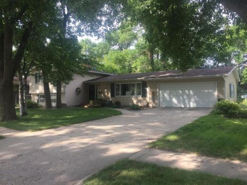 1234 15th St, Willmar, MN 56201-5925