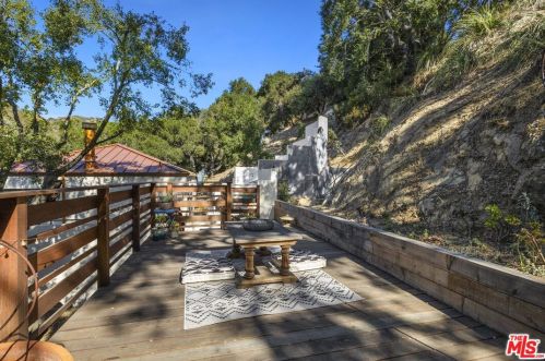 1316 Topanga Canyon Blvd, Topanga CA  90290-4271 exterior