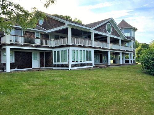 212 Fleetwood Dr, South Kingstown, RI 02874-3113
