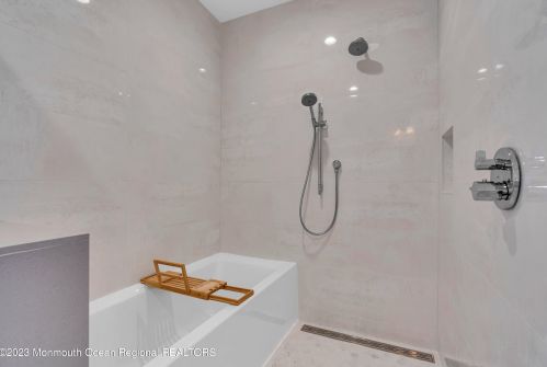 49 Cherokee Ln, Bricktown NJ  08724-4405 exterior