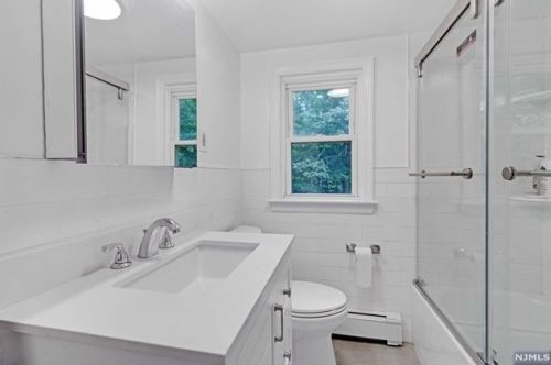 215 Hiawatha Blvd, Oakland NJ  07436-3619 exterior