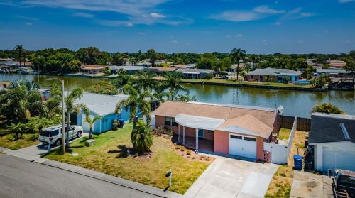 2222 Society Dr, Tarpon Springs, FL 34691-3300