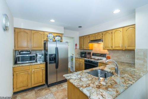 11 Linda Ct, Lincoln Park NJ  07035-2221 exterior