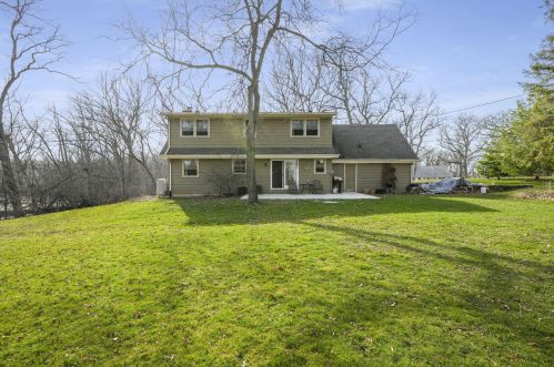 3951 Gale Cir, Waterford, WI 53185-4523