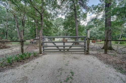 750 Waukegan Rd, Conroe, TX 77306-5736