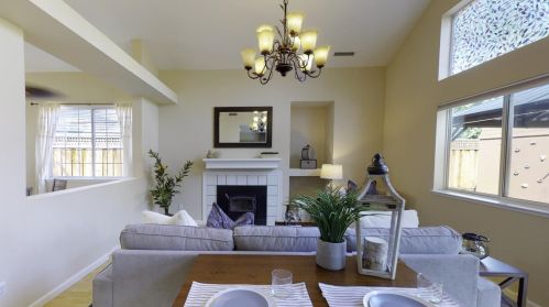 1550 Foxwood St, Hollister CA  95023-8048 exterior