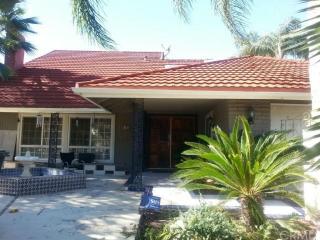 1534 Harding St, Orange, CA 92867-4441