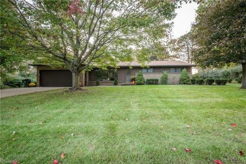 5955 Wiclif St, Canton, OH 44721-3644
