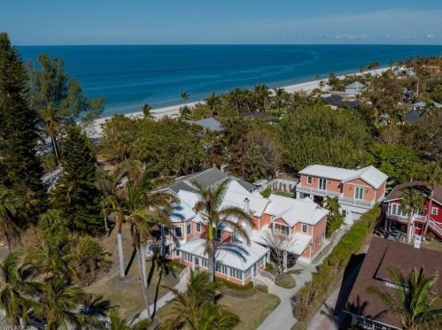 53 Broad Ave, Naples, FL 34102-7057