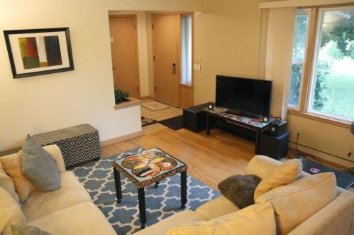 8131 Green Bay Rd, Milwaukee, WI 53209-1621