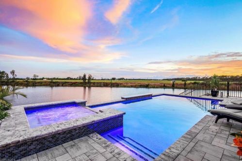 912 30th St, Cape Coral, FL 33993-2930