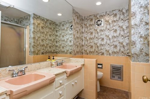 2403 Romneya Dr, Anaheim CA  92806-2229 exterior