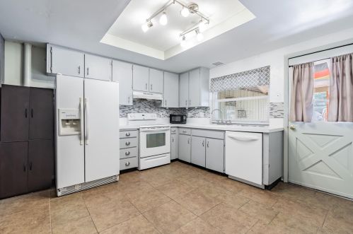 14677 Pine Glen Cir, Lutz FL  33559-3289 exterior