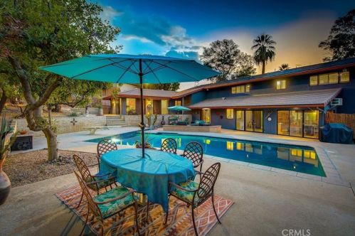 1672 Smiley Heights Dr, Redlands CA  92373-6533 exterior